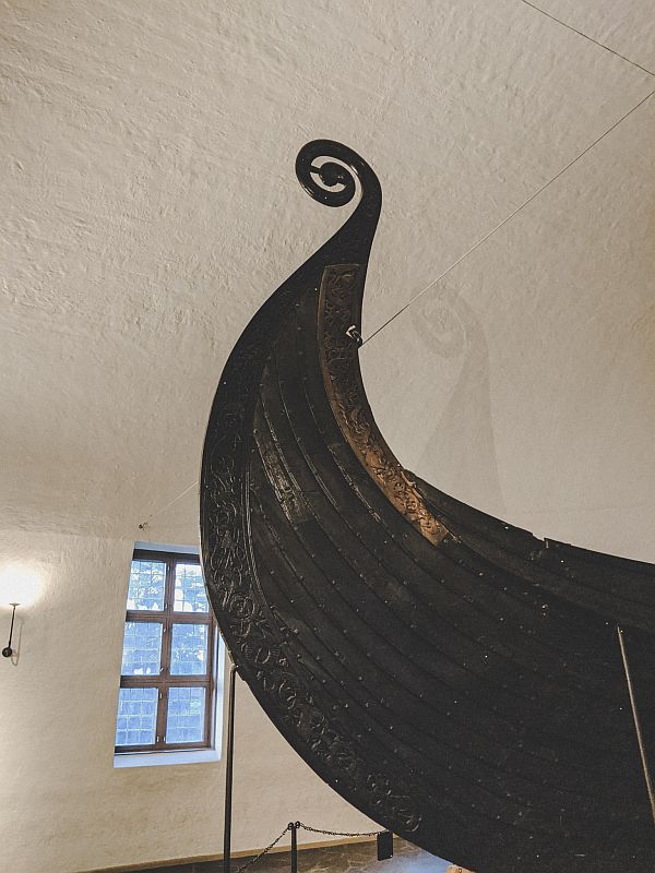 Das Wikinger Schiff Oseberg in einem der Oslo Museen
